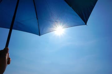 【女性必見】モンベル日傘が選ばれる理由：軽量・高遮光で夏を涼しく快適に過ごすための完全ガイド