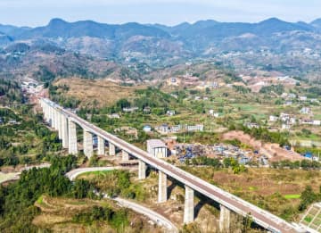 中国の成達万高速鉄道、普里河特大橋の接合工事完了