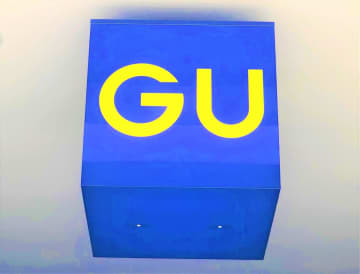 黒より白より“この色”！【GU】40・50代のこなれ見え♡「グレー色ボトムス」