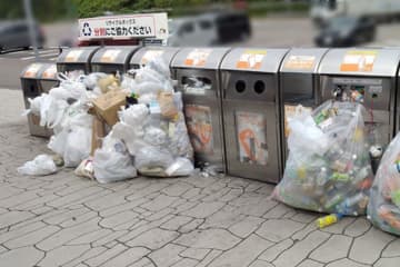 NEXCOが高速道路PAからゴミ箱撤去した本当の理由　担当者は「フライパンの不法投棄もあった」と語る