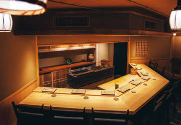 実力派がひしめく鮨の世界で存在感を放つ一軒。麻布十番「みつい」