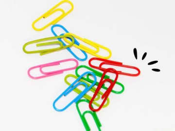 余ったゼムクリップの「じゃない」使い方が便利すぎた！思わず試してみたくなる裏ワザ3選♡