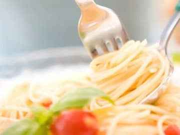 食べやすいのに…なぜパスタの"スプーンくるくる"はマナー違反なのか？【調べてみた】