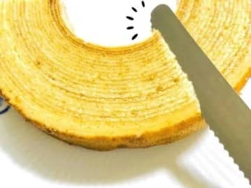 「バウムクーヘン」は扇形に切りません。本場ドイツ流"本当に美味しい"切り方！次は絶対コレやる♡