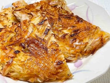 カリカリ食感がたまらない！「じゃがいもとハムチーズのガレット」