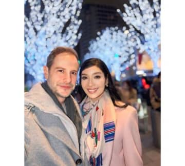 アンミカ、愛夫と“思い出の店”で夫婦クリスマスデート
