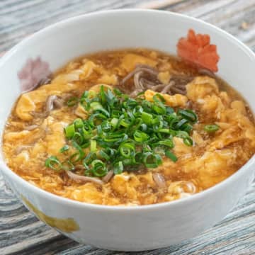 【「とろみ」は卵の前につけろ！】9割が知らない、そば屋レベルの「ふわとろかきたまそば」の作り方