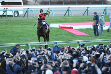 有馬記念で衝撃事実「マジか…」「本当に不景気なのか？」　叩き出した“3ケタ億円”に騒然