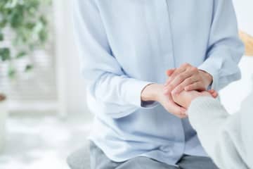 親の介護施設への入居が決まったら、家族がすることは？持ち込む荷物はどうする？