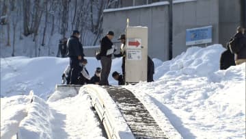 エスカレーターの自動停止装置が動かなかったか…5歳男児が巻き込まれ死亡　小樽市・朝里川温泉スキー場