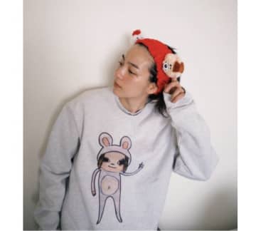 のん、奈良美智コラボスウェットなど“キャラ渋滞”私服ショット