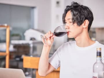 ワイン好き43歳・年収700万円男性「仕事のことを忘れて飲みました」選んでよかったふるさと納税