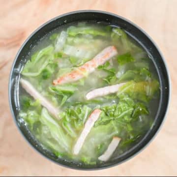 白菜をたっぷり食べる！ベーコンと白菜のみそ汁