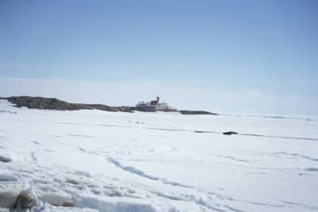 南極観測船「しらせ」が昭和基地沖に接岸…燃料や物資、食料などを搬送へ