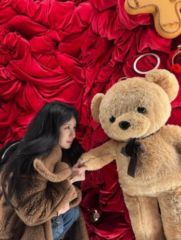 ソヒョン（少女時代）、もこもこジャケットでも華奢なシルエット