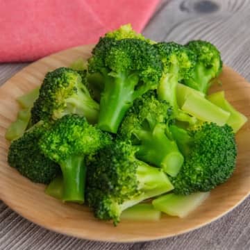 【ブロッコリーまだゆでてるの？】「こっちの方が好き！」「いつものより格段においしい」蒸すだけで簡単！ブロッコリーレシピ