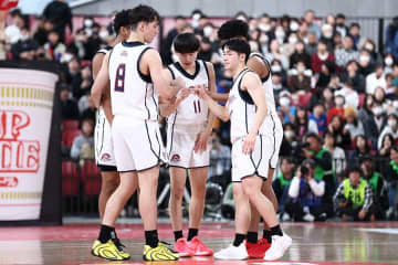 高校バスケ、福岡大大濠が史上7校目の連覇！　19年福岡第一以来の快挙、圧倒的攻撃力で26点差完勝　東山は悲願の初優勝ならず【ウインターカップ】