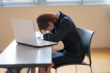 傷病手当金　精神疾患が７万件超える　１万件以上の増加に　協会けんぽ・６年度給付状況【2025年下半期 よく読まれた記事】