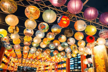 「台湾祭in福岡」小籠包＆大鶏排など“夜市グルメ”集結、台南ランタンが彩る祝祭空間で