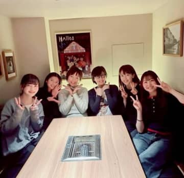 渡辺満里奈、長谷川真弓ら舞台共演者との食事会「たくさんの刺激をもらっています」