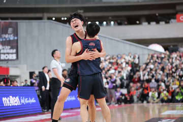 「今気づいたんだけど…あれなに」　バスケ中継で熱視線、コート上の“食品”が話題「可愛すぎ」