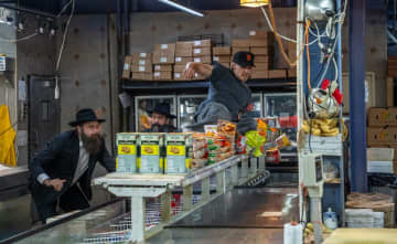 オースティン・バトラーが“野球選手”の身体能力発揮　『コート・スティーリング』本編映像