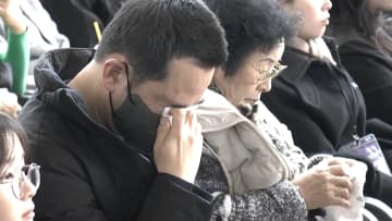 乗客・乗員179人死亡の韓国LCC航空機事故から1年…空港で追悼式典　胴体着陸の直接原因判明せず