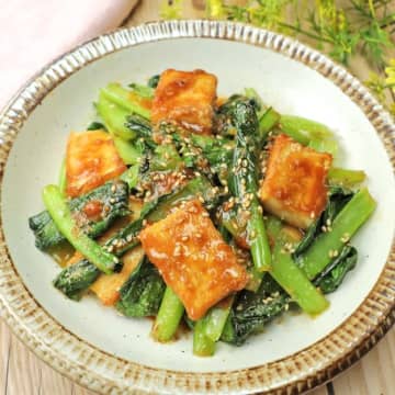 【冬の小松菜はこうやって食べて】「10分で感激の味」「ほっこり温まる」フライパンひとつで作れる簡単おかずレシピ5選