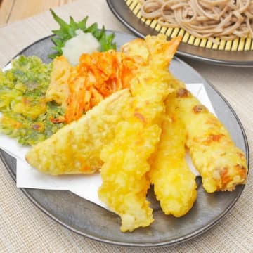 【天ぷらの温め直しはコレが正解】「サクサクで揚げたてみたい」「年越しそばで大活躍」レンジもトースターも不要の簡単裏技