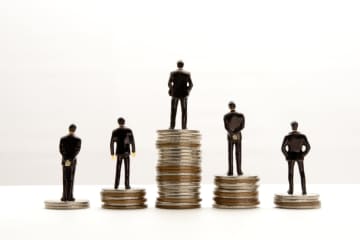 【投資家5000人】金融資産保有額ランキング 年収「300万円未満」と「1000万円以上」で差はどのくらいあるのか？