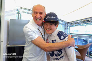 いたずらっ子で喧嘩もするけど憎めない存在。角田裕毅がF1界随一の“愛されキャラ”になった理由と魅力