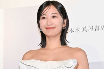 “国宝ボディー”話題のグラドル・榎原依那、開放感あふれるスタイルに「ガチですごい!!」「参りました」