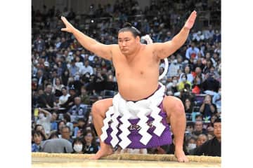 「何ですか！」「これ見たかった」　横綱が投稿した“ロンドン土産”に相撲ファン驚き