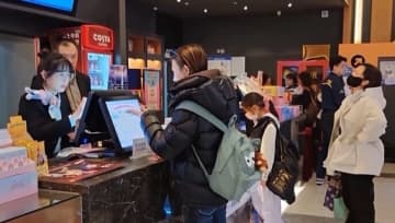 旧正月向け映画の興行収入が8年ぶりの記録更新、50億元を突破―中国
