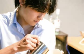 “BTSテテ似と話題”三重県のカフェ店員、外国人ファンの増加を実感「すき家で…」