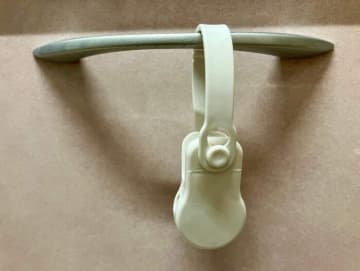 キッチンのタオルハンガー難民にサヨナラ！やっと見つけた！使い心地バツグンの【100均】アイテム