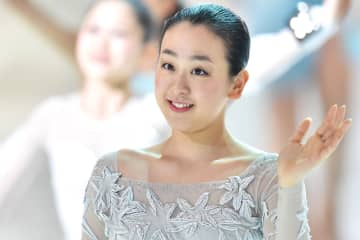 「嬉しくて涙が出ました」浅田真央＆村上佳菜子の“ひさびさ親密ツーショット”にファン感激！「仲良しで安心」「ふたりとも可愛い！」