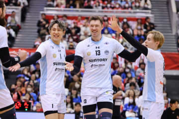 SVリーグ男子　年内最後の首位攻防戦はサントリーが連勝