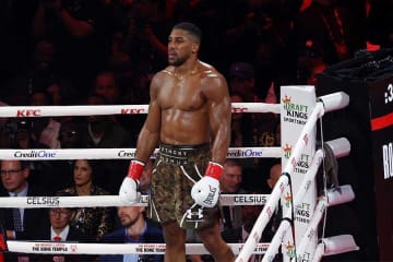 「交通事故に巻き込まれた」　ボクシング界に激震走る、元ヘビー級王者に悲劇…車が大破　同乗者2人死亡