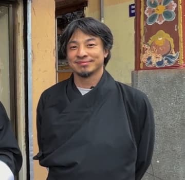 「お金の使い方が絶対に違う！」「都民ナメるのもいい加減にしろ」と辛辣な声も。ひろゆき氏、小池都政の26億円噴水とゴミ袋有料化に猛烈な皮肉