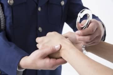 警察署で年越し…年末年始に逮捕されたら「おせち料理」は出る？　意外と知らない刑事手続のリアル