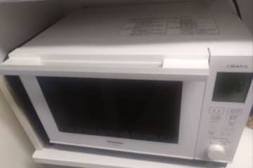 電子レンジの汚れは「チンするだけ」で超簡単　コップと水だけで、スルッと落ちて感動した…