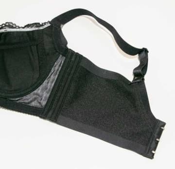 特上脇肉キャッチャー新色登場。冬に映える癒しカラー“モカ”で美シルエット