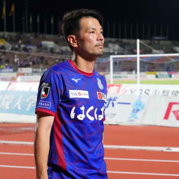 「行動で信頼を取り戻せるよう全身全霊で」活動自粛の甲府DF山本英臣が契約更新。覚悟を持ってプロ28年目へ