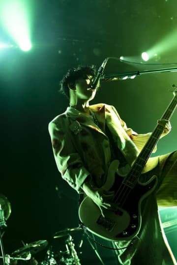 【ライヴレポート】AKi、キズを迎えた対バン公演＜NO BORDER.＞とアコースティック公演＜X’mas Special ＞の2daysで「渋谷、最高でした！」