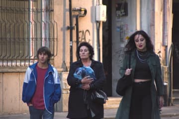 出会いと別れが交錯する街“イスタンブール”で紡がれる、過去と未来をつなぐ心の旅『CROSSING 心の交差点』オルタナティブポスター