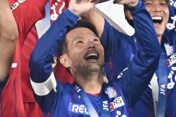 Ｊ２甲府　不倫疑惑報道の山本英臣と契約更新「全身全霊で取り組んでまいります」