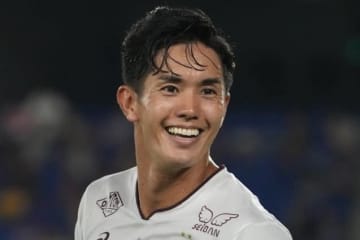 ｢そっか同じ慶應なのか｣武藤嘉紀＆森星の東京タワー背景の“華麗なる同級生ツーショット”に反響！ イニエスタ氏も反応｢奥さまかと思った｣｢２人とも素敵｣な写真