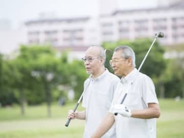 年金月23万5000円「なじみのスナックで飲み、ゴルフもする」87歳男性の今