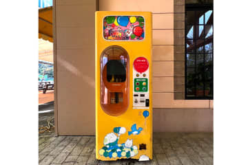 まだ動いてた！昭和の名物「風船自販機」、世代を超えてふくらむ笑顔